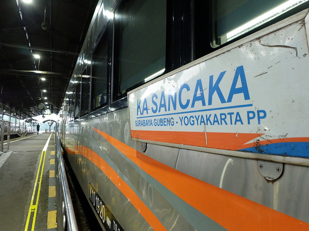 Indonesian Railway : Kereta Api Sancaka